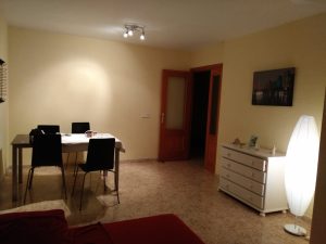 Salón-comedor de la vivienda analizada en un caso real de valoración retrospectiva de alquiler en un divorcio